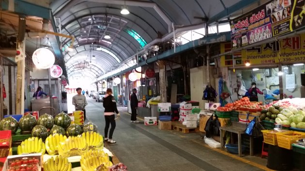 金海伝統市場内の風景